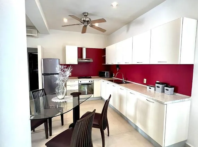 Espacioso Departamento A Unos Metros De Playa Mamitas Y De La Famosa 5ta Av * Playa del Carmen